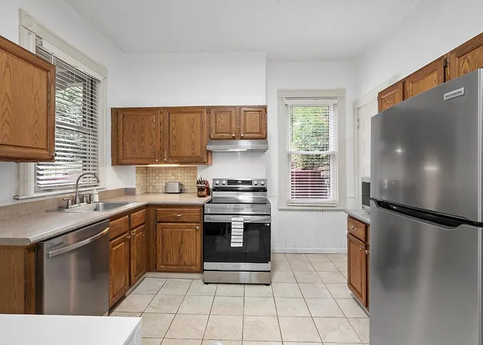 Oakland, !e Cozy And Stylish Private Bedroom With Shared Bathroom Homestay Pittsburgh