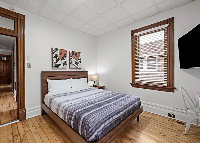 Oakland, !e Cozy And Stylish Private Bedroom With Shared Bathroom * Pittsburgh