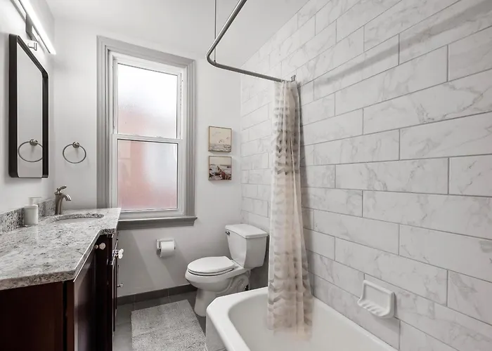 Homestay Oakland, !e Cozy And Stylish Private Bedroom With Shared Bathroom *