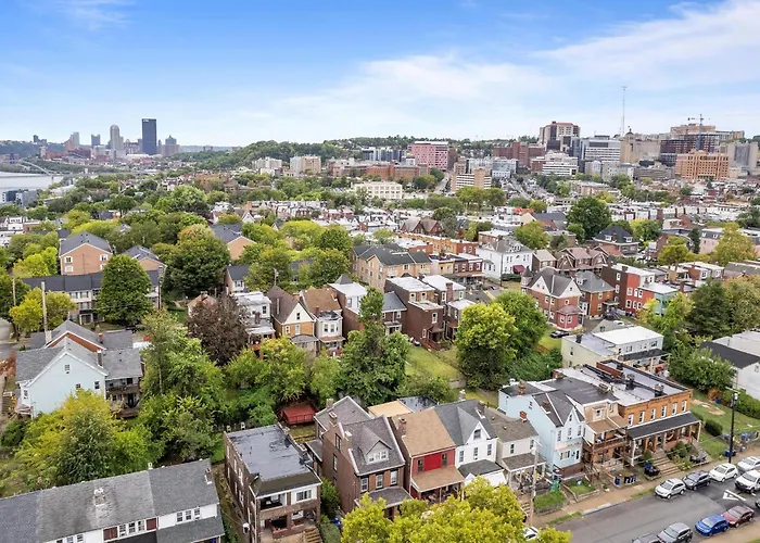 Oakland, !e Cozy And Stylish Private Bedroom With Shared Bathroom * Pittsburgh