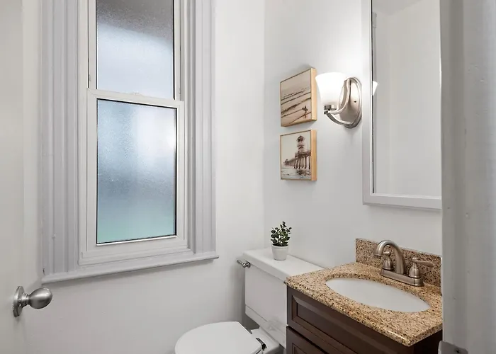 Oakland, !e Cozy And Stylish Private Bedroom With Shared Bathroom