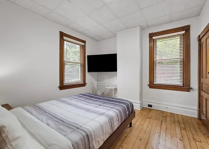 Homestay Oakland, !e Cozy And Stylish Private Bedroom With Shared Bathroom *